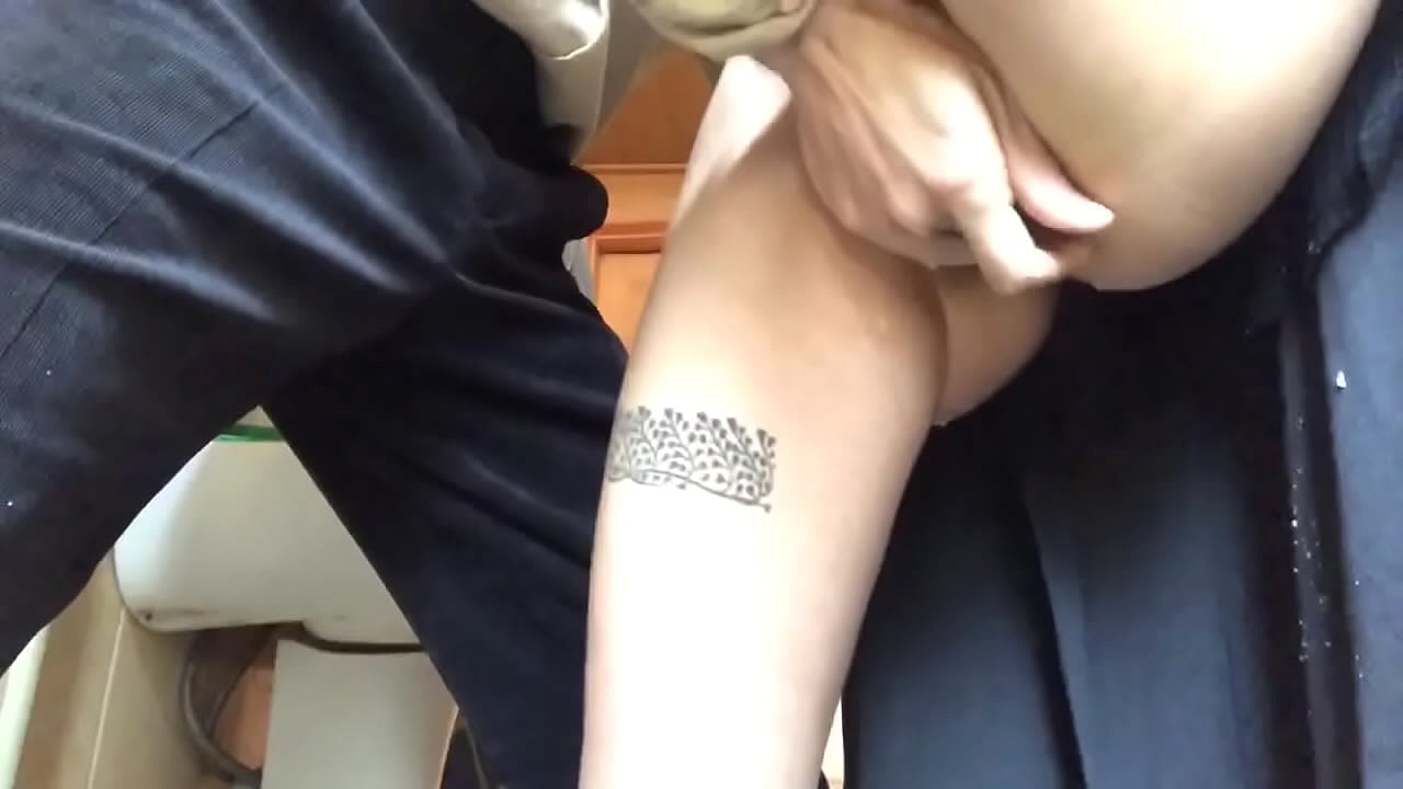 Squirt дар ҳаммом мактаб, як оргазм воқеии кафковар - муаллими ман тамоми кори аз дасташ меомад